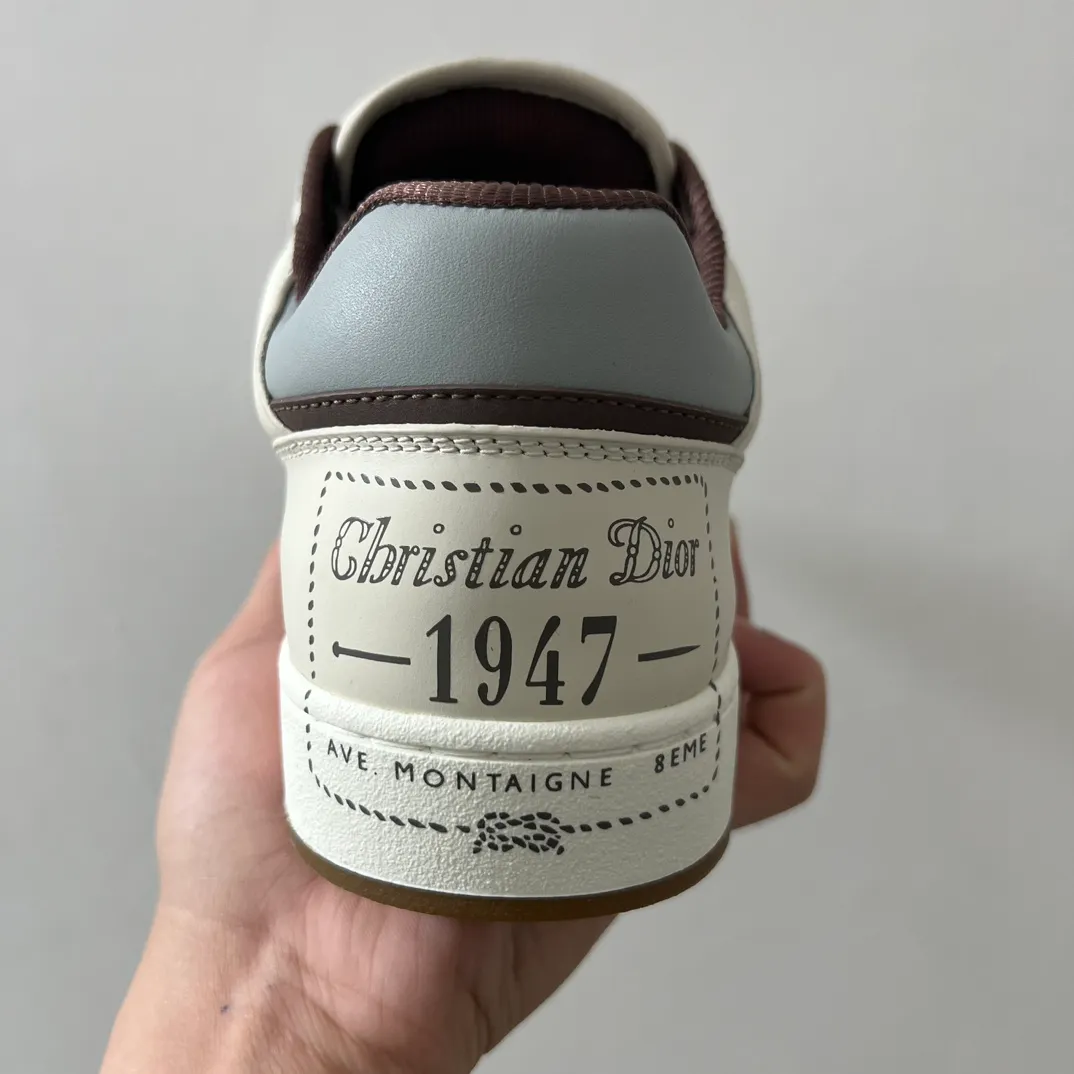 👟👟Ex-factory price 560👟👟 Men's size +10 Dior B27 series ✨2024 upgraded version purchasing agent grade ✨Super🔥sports shoes👫couple shoes. The high version 1:1 adopts oil edge lasting technology, the fabric is imported first-layer cowhide + high-tech fabric, and the inner cowhide + customized lining. TPU original engraved outsole. More than 30 colors of high-soled boots are available. Size: 35-42 for women and 38-46 for men. Bosses are welcome to compare...